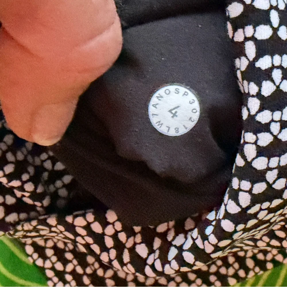 lululemon athletica Black and White Women Shorts - Picture 4 of 4